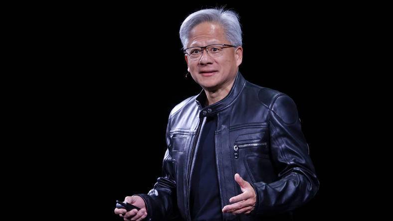 黄仁勋专访火力全开:“AI十年内灭绝人类”完全错了